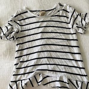 Short sleeve ruffle chasor top